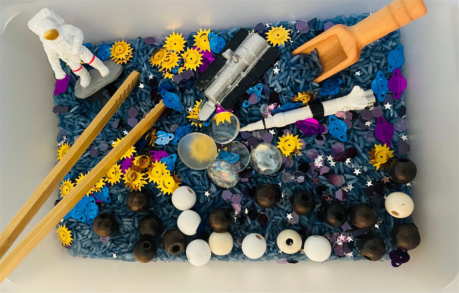 Space theme sensory bin small - NR creations
